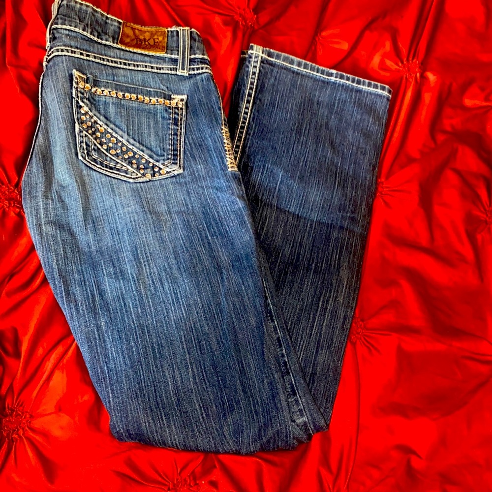28L perfect condition. Barely worn bootcut jeans